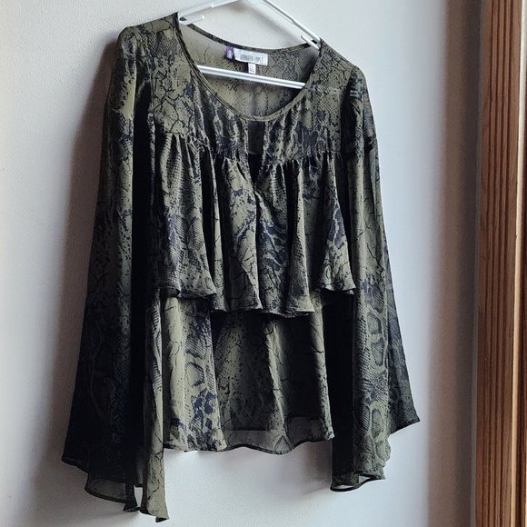 Jennifer Lopez Green/Black Reptile Print Ruffled Blouse Size Small - Picture 3 of 14